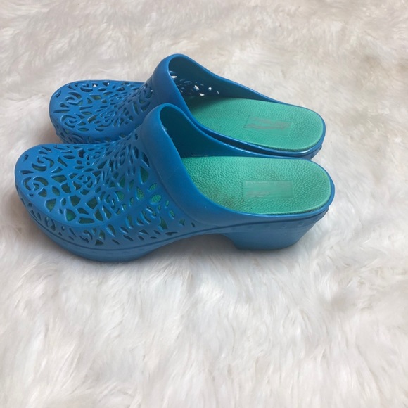 plastic dansko clogs